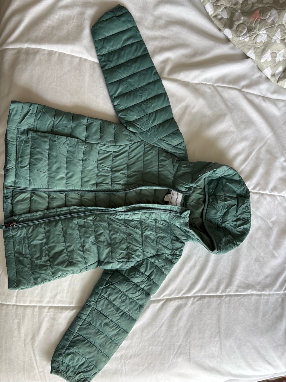 Amazon Essentials Kids Hooded Puffer Jacket - Sage Green 4/5 like new